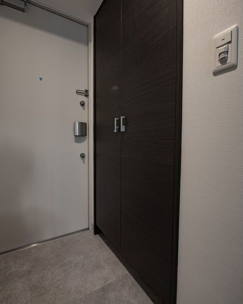 エステムコート名古屋葵の玄関