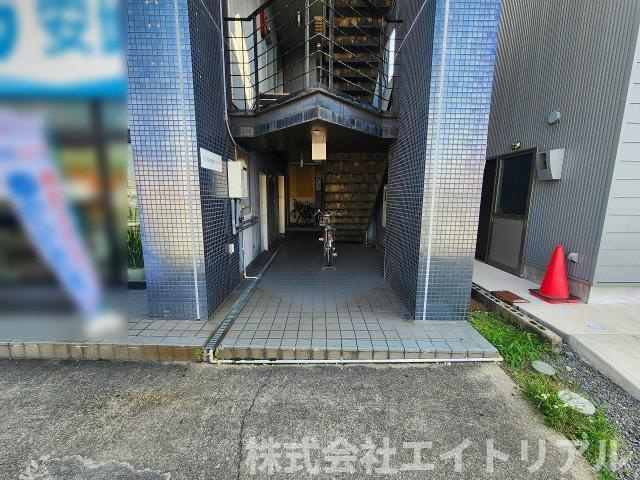 天野ビルのエントランス