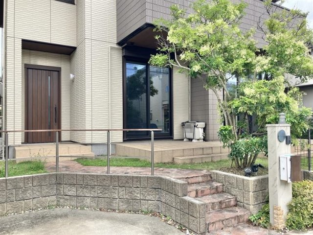 磯辺戸建のエントランス