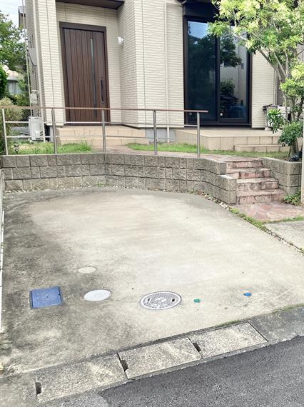 磯辺戸建の駐車場