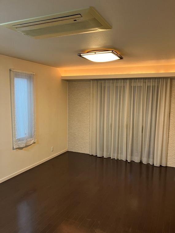 緑町戸建の居間・リビング