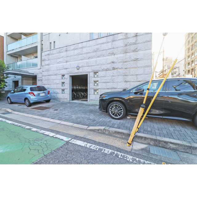 アーデン塚口の駐車場
