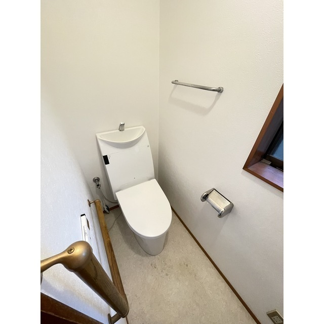 片倉町Ｔ邸貸家のトイレ