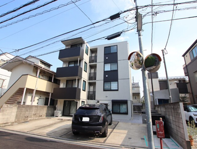 ◆2019年2月築/外観コンクリート打ち放しのマンション