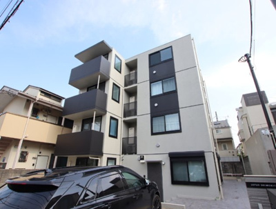 ◆2019年2月築/外観コンクリート打ち放しのマンション