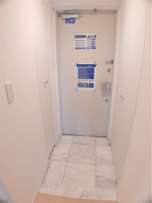 【玄関】 | 新品家具付きマンション市谷砂土原町5(KaGood東京)