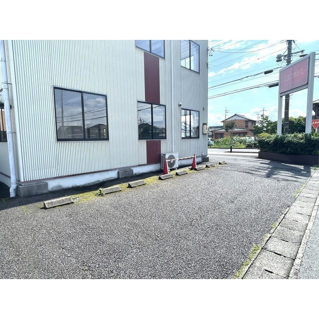 本巣郡北方町芝原中町３丁目の事務所の駐車場