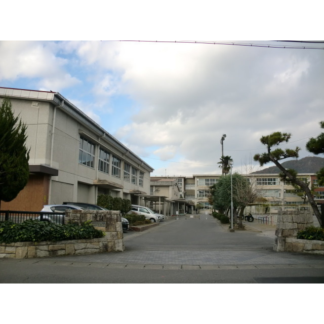 イーストサイド長良の周辺|長良小学校