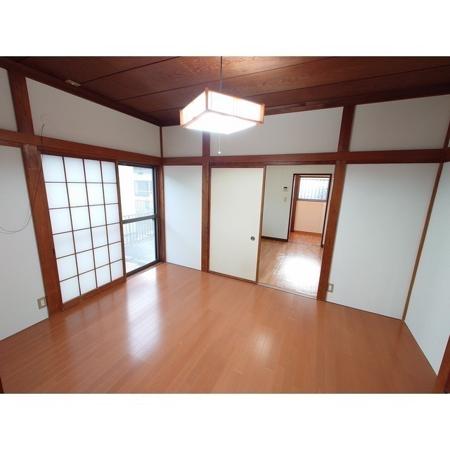 田村邸の居間・リビング