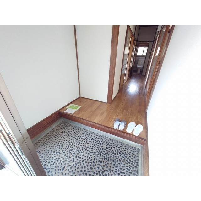 山田戸建の玄関