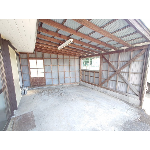 山田戸建の駐車場