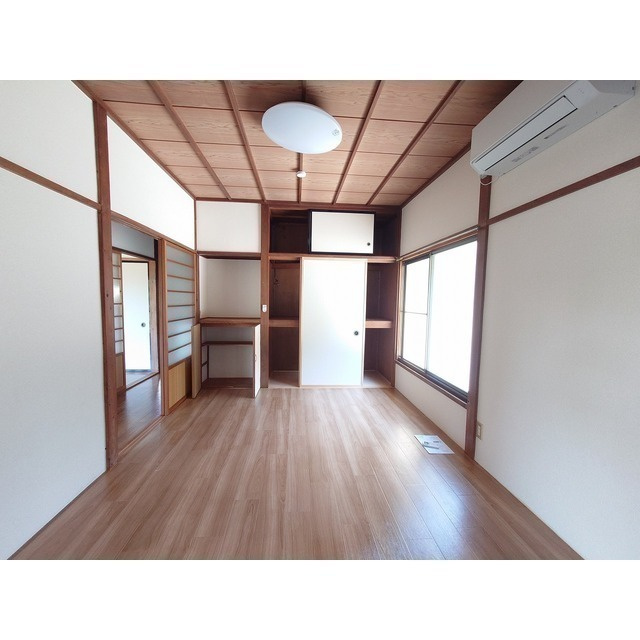 山田戸建の居間・リビング