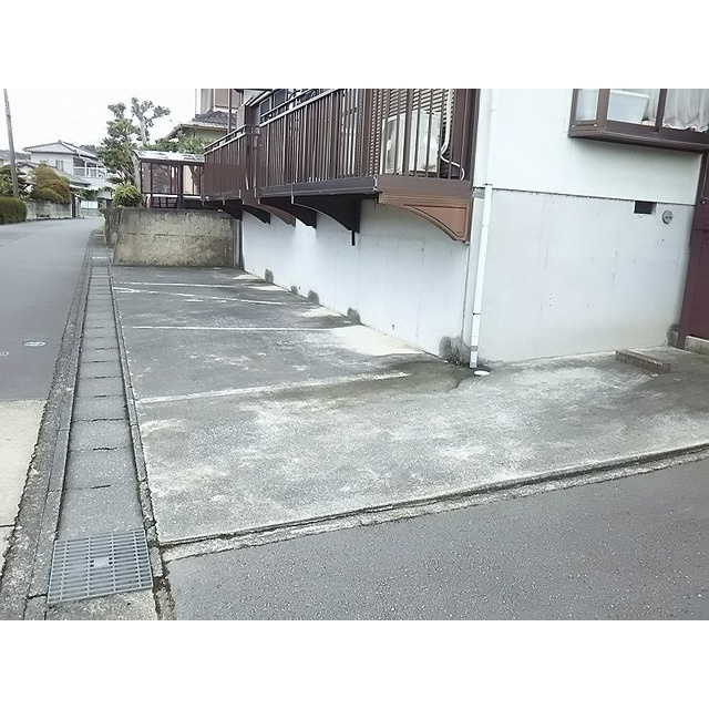 初音台ハイムの駐車場
