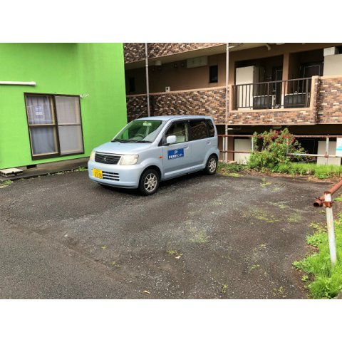 暁ハイツの駐車場