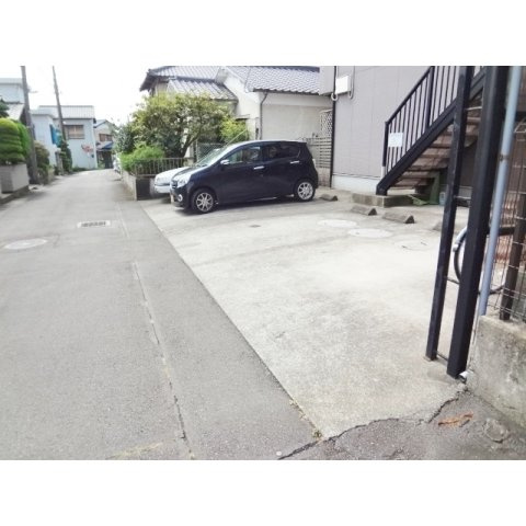 メゾントワの駐車場