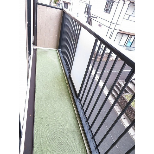 三島市徳倉４丁目のアパートのバルコニー
