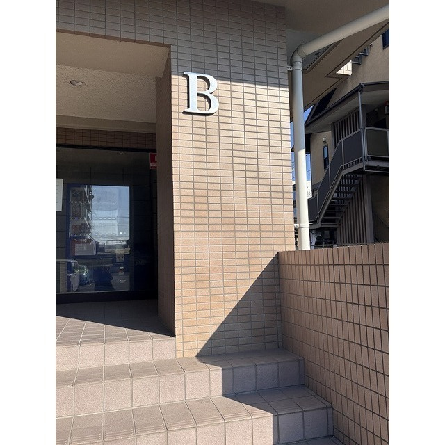 グレース伏見　Ｂ棟のエントランス