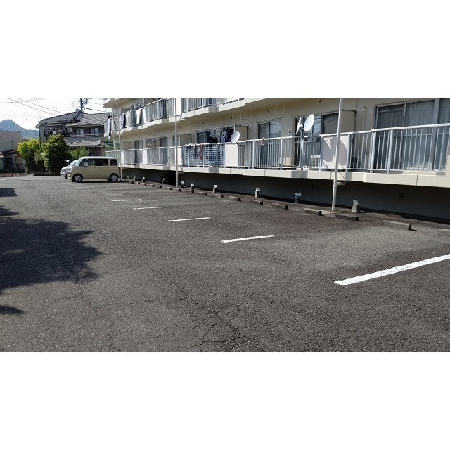 セントラルレジデンスの駐車場