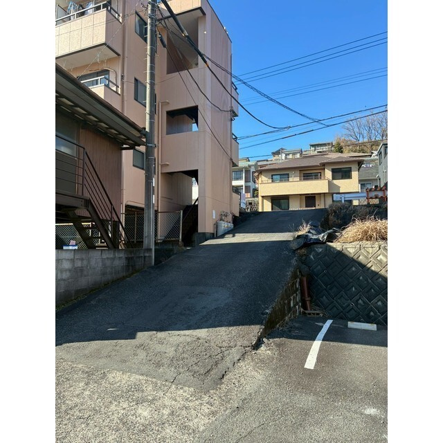 アレスバルト来光川の駐車場
