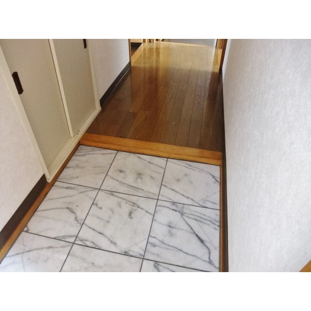ストークハウス園田の玄関