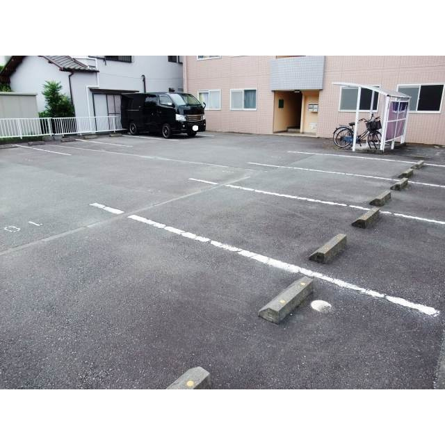 ストークハウス園田の駐車場