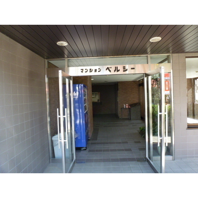 マンションベルシーのエントランス