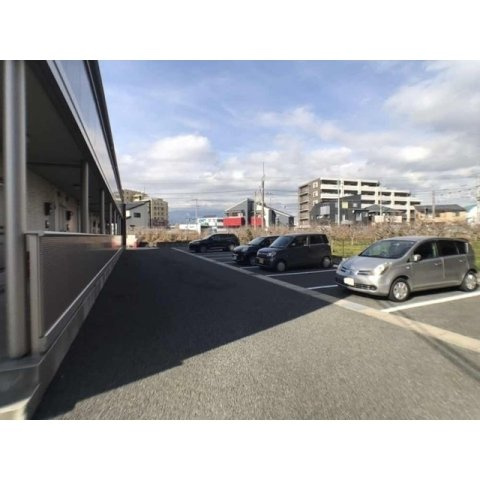 アドミラーブルの駐車場