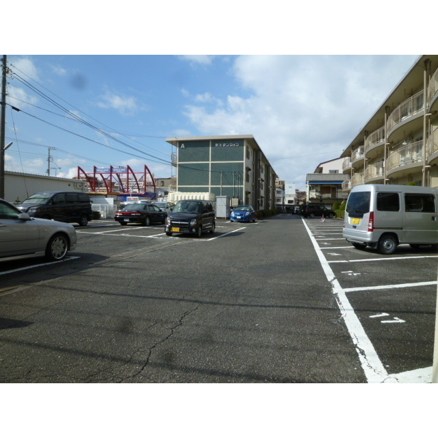 駅北マンション　Ａ棟の駐車場