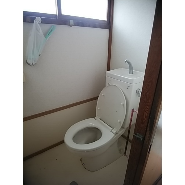三島市中島の一戸建てのトイレ
