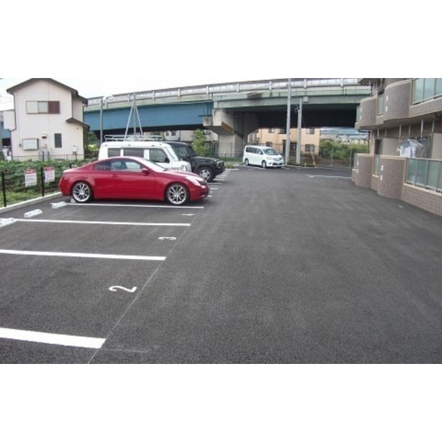 ソレアード・Ｓの駐車場