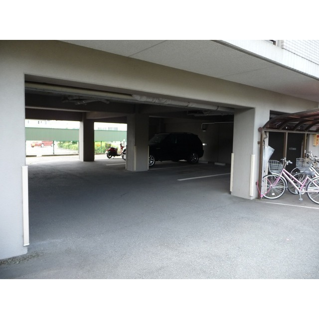 パティオ川村の駐車場