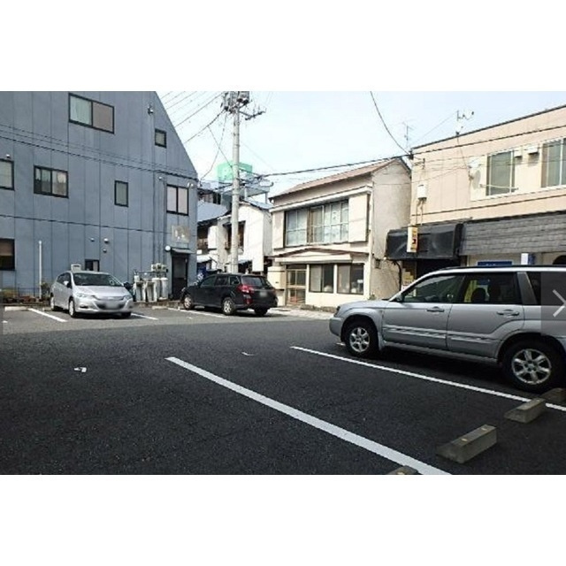 リュアラモードの駐車場