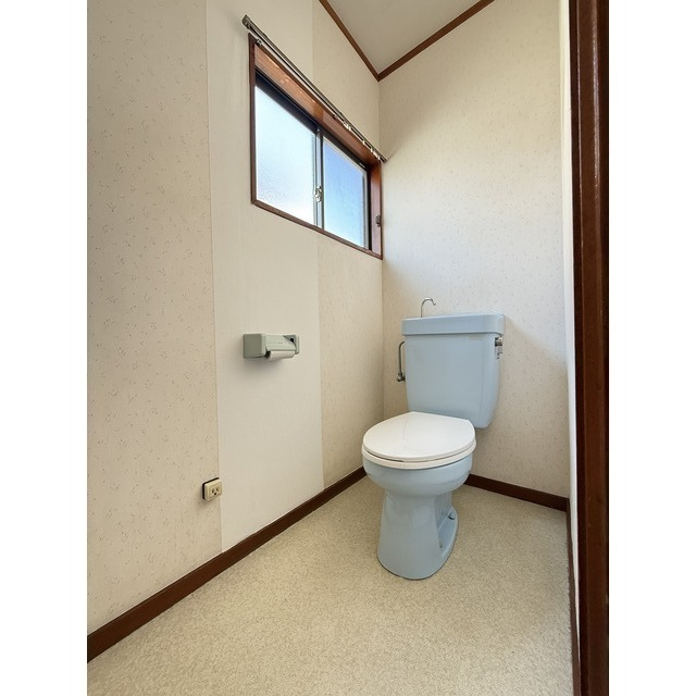 沼津市松長の一戸建てのトイレ