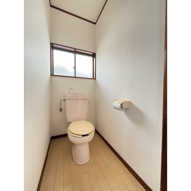 沼津市松長の一戸建てのトイレ