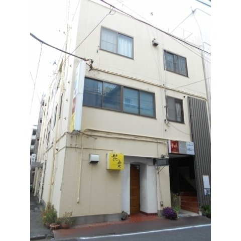 沼津市添地町の賃貸マンションのエントランス