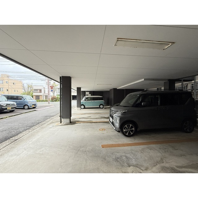 サンシャイン土藤の駐車場