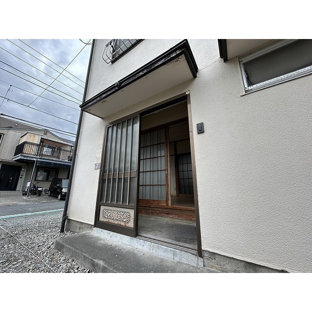沼津市筒井町のアパートのエントランス