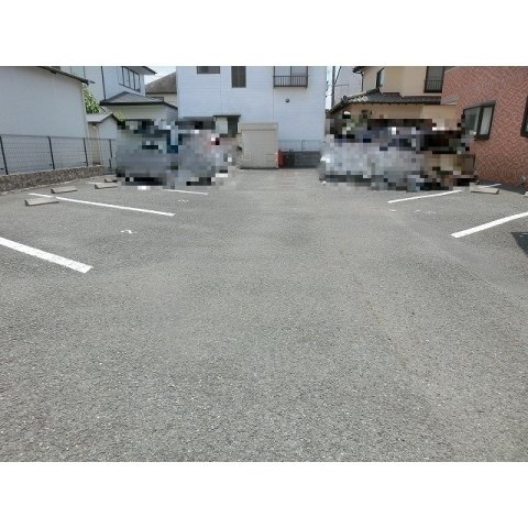 ポヌール香貫の駐車場