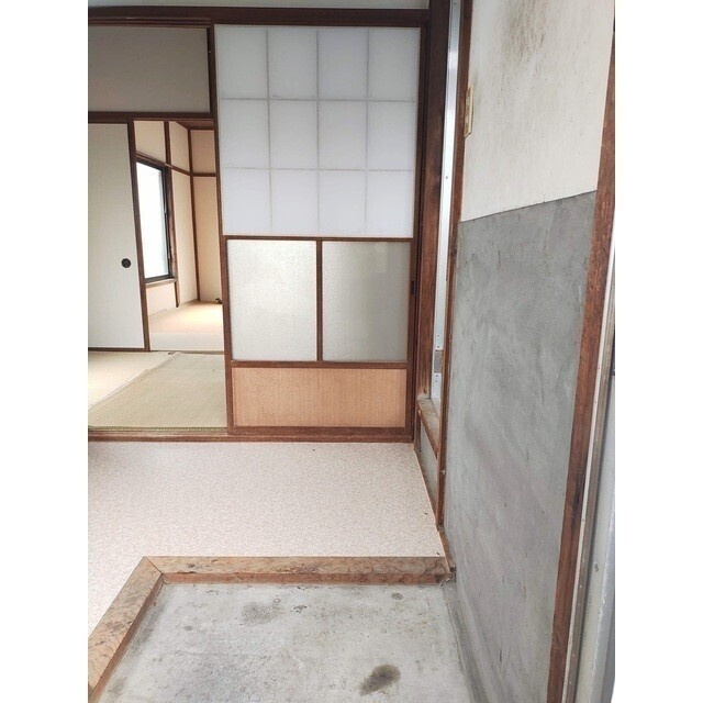 千本寿荘の玄関