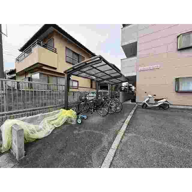 カインドネスエバラの駐車場