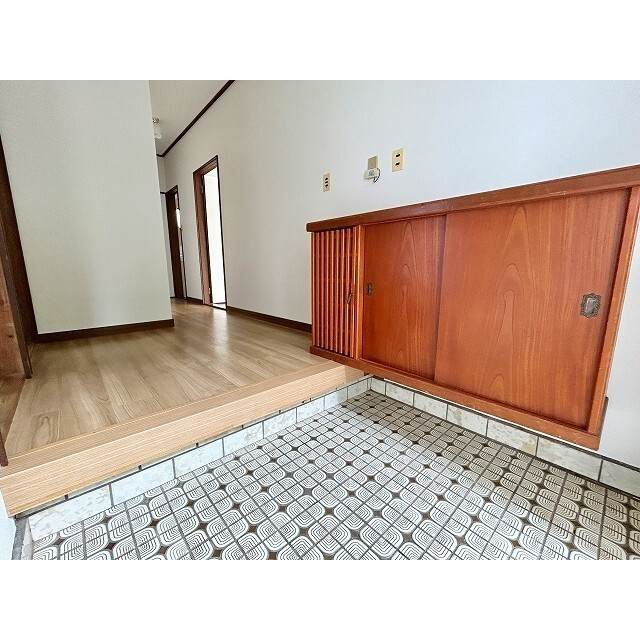 鈴木一戸建　北の玄関