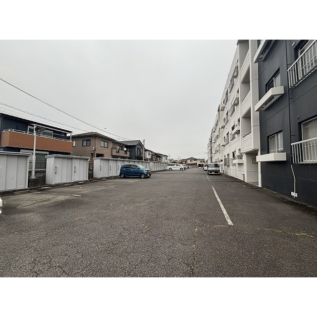 サンライフ７５の駐車場