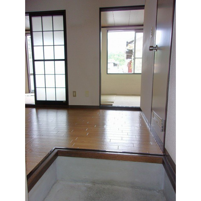 沼津市下香貫のアパートの玄関