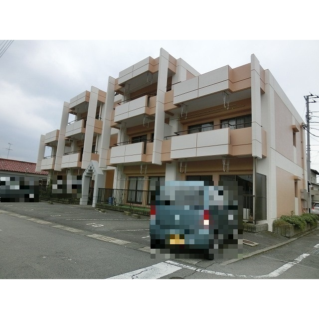 ロジュマン香貫の駐車場