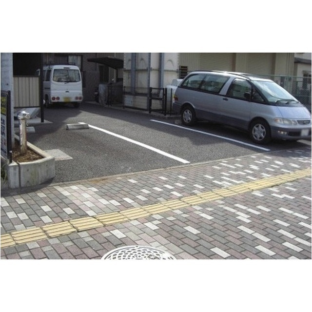カナルフィーの駐車場