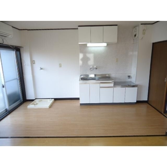 市川ビル（江原町）の居間・リビング