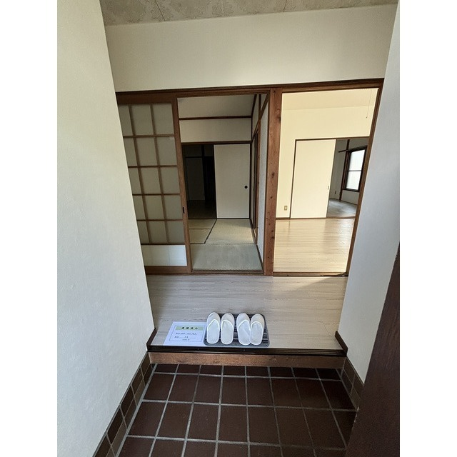 新井アパートの玄関