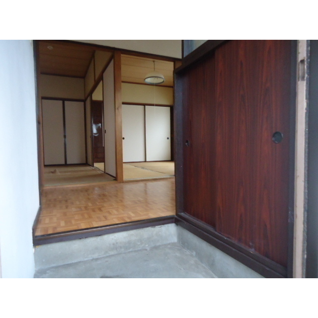 高橋マンションの玄関