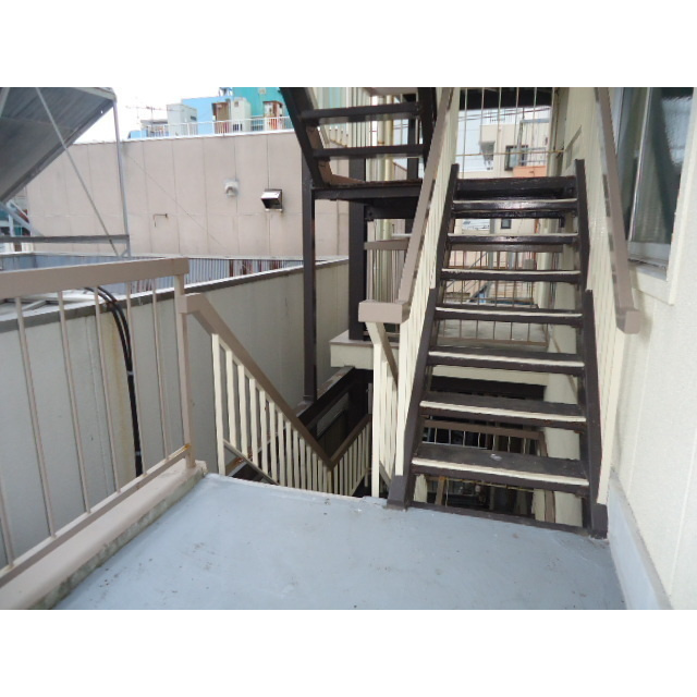 高橋マンションのエントランス