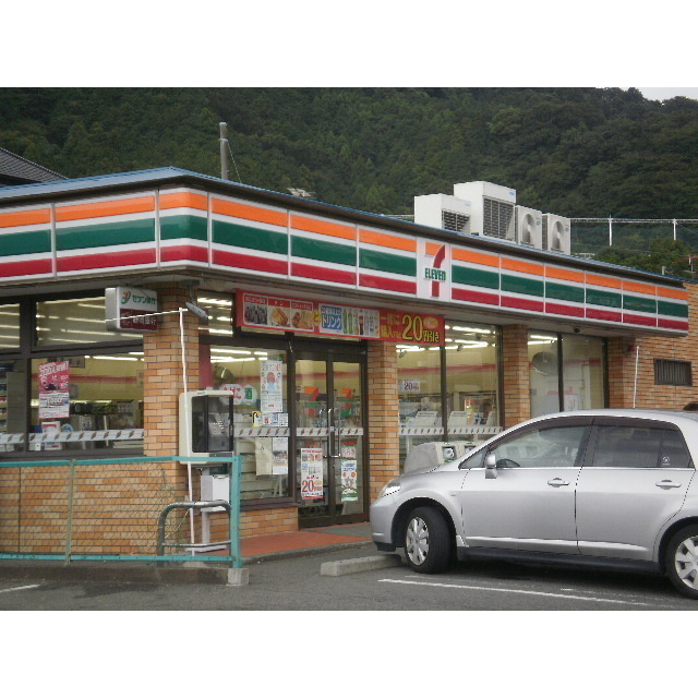 ハーフムーンの周辺|コンビニ「セブンイレブンまで590m」
